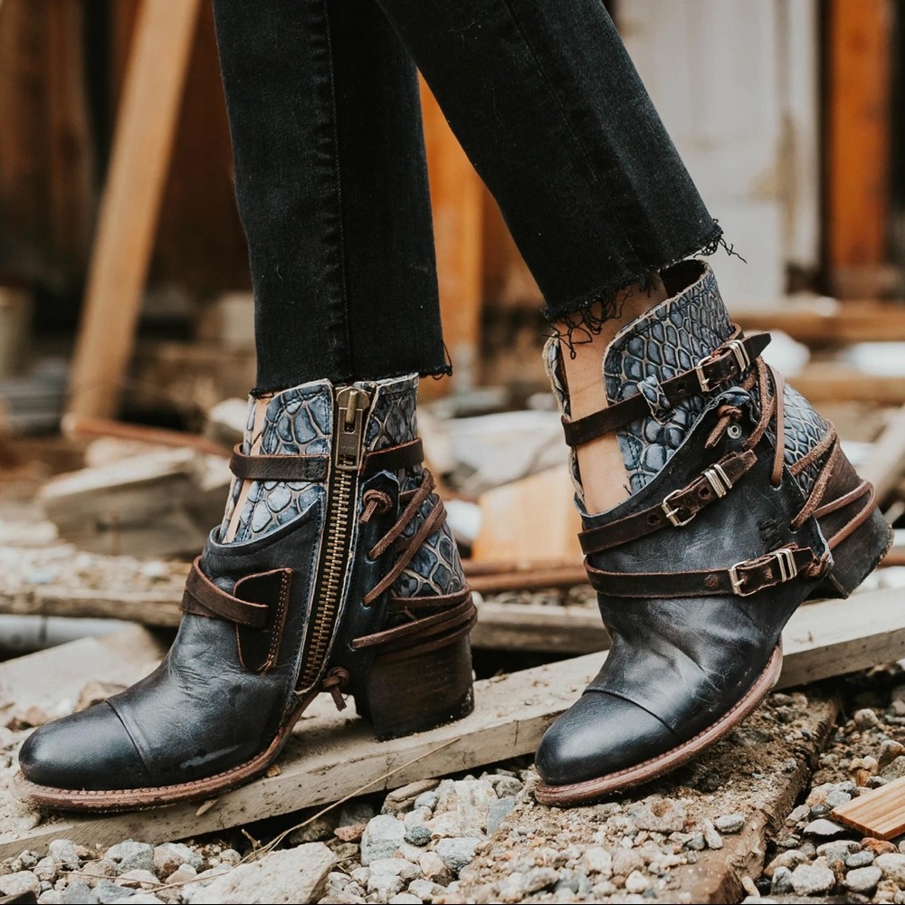 Freebird Crue in Navy Multi